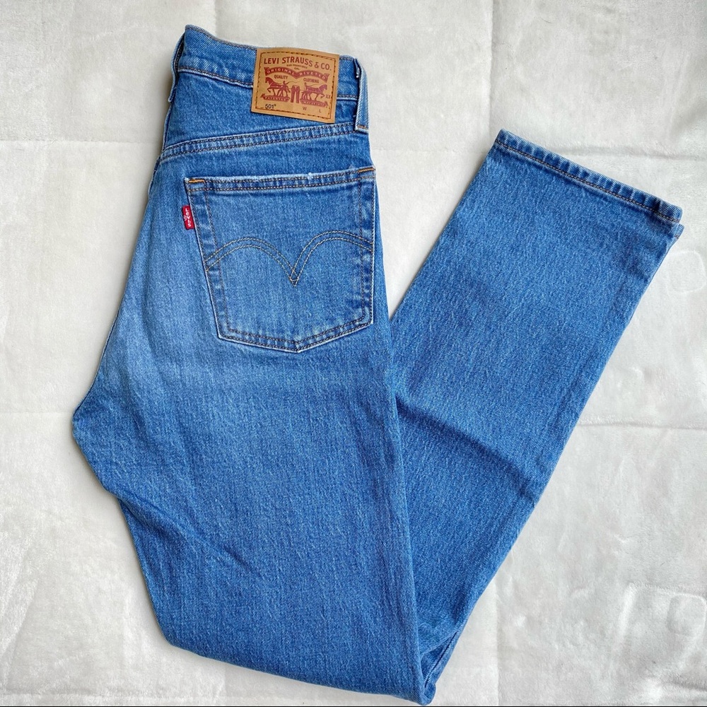 🔥NWOT Button Fly 501 Levi’s Straight Leg🔥 - Picture 2 of 6
